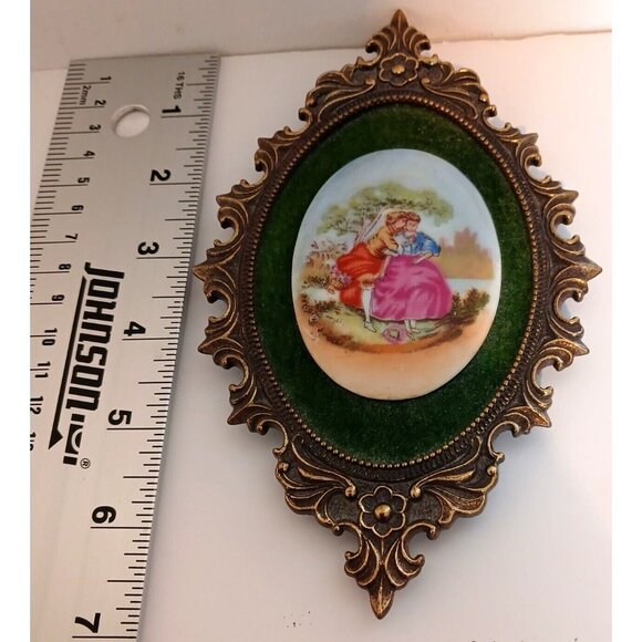Vintage Fragonard Couple Cameo Ornate Frame Wall Plaque Made in Italy Decor - Picture 4 of 8